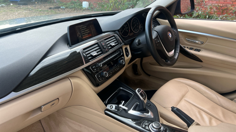 BMW 3 Series 330d xDrive Luxury 4dr Step Auto Diesel Saloon